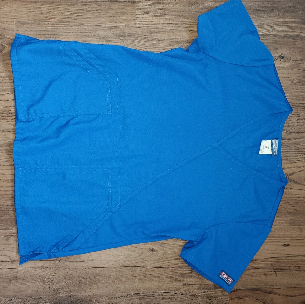 Cherokee scrub top